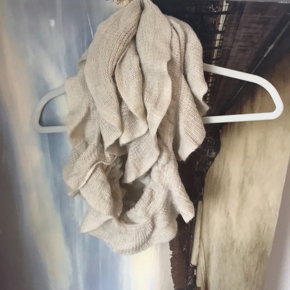 Set of two beautiful wrap scarves! - Picture 4 of 4